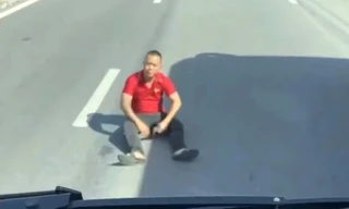 Hé lộ nguyên nhân, phụ xe ngồi bệt giữa đường chặn đầu ô tô ở Đà Nẵng