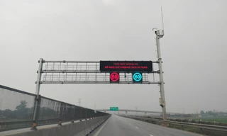 Sương mù dày đặc tạo khung cảnh thơ mộng trong ngày đầu năm trên cao tốc Bắc - Nam