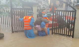 Quân khu 5 ứng phó mưa lũ, cứu hộ khẩn cấp tại Đà Nẵng