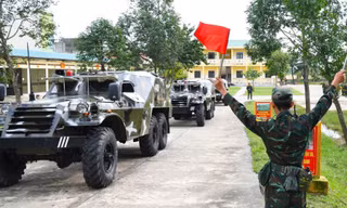 Quân khu 5 sẵn sàng xe bọc thép ứng phó với bão số 13