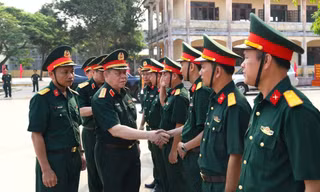 Đại tướng Nguyễn Trọng Nghĩa thăm và kiểm tra các đơn vị trên địa bàn Đà Nẵng