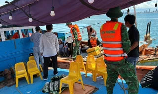 Xử phạt loạt tàu chở khách câu cá, câu mực ‘chui’ ở biển bán đảo Sơn Trà