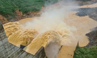 Vì sao Đà Nẵng đề xuất thay từ ‘xả lũ’ bằng ‘vận hành điều tiết qua tràn xả sâu’