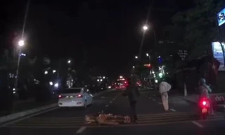 CLIP: Ô tô vượt ẩu gây tai nạn rồi bỏ chạy trên đường phố Đà Nẵng