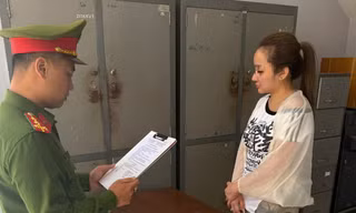 Dựng kịch bị bắt để hù dọa 'đồng phạm' chuyển tiền 'chạy án'