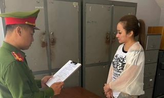 Dựng kịch bị bắt để hù dọa 'đồng phạm' chuyển tiền 'chạy án'