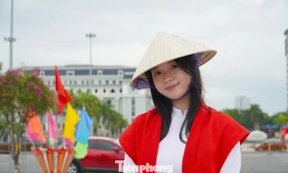 Đường mang tên ngày Độc Lập ở Đà Nẵng rực sắc đỏ, bạn trẻ tìm về check-in