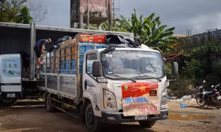 Từ nơi chịu ngập thường xuyên, xe cứu trợ hàng chục tấn đến vùng lũ miền Bắc