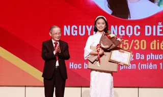 Đại học Duy Tân khai giảng năm học mới, cấp gần 6 tỷ đồng học bổng