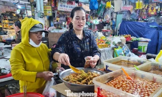 Đà Nẵng bác bỏ thông tin nghỉ làm, đóng cửa chợ tránh bão 