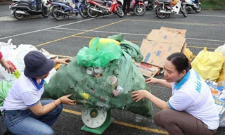 Phiên chợ đổi rác lấy sản phẩm hữu ích bảo vệ môi trường