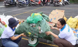 Phiên chợ đổi rác lấy sản phẩm hữu ích bảo vệ môi trường