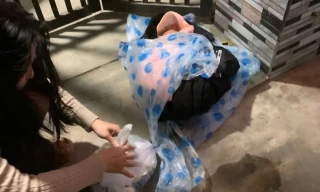 Bé trai sơ sinh bị bỏ trước cổng nhà dân ở Đà Nẵng kèm lời nhắn ‘nhờ nuôi giúp’