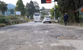 Đường Hồ Chí Minh qua Đà Nẵng xuống cấp nghiêm trọng