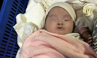 Bé sơ sinh bị bỏ rơi trước cổng nhà dân, kèm thư tay 'con là sinh viên, trót dại'