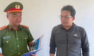 Mất gần 1 tỷ đồng vì nhờ làm hộ sổ đỏ