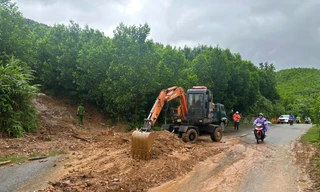 Mưa lớn dồn dập, vùng cao Đà Nẵng đối mặt nạn sạt lở