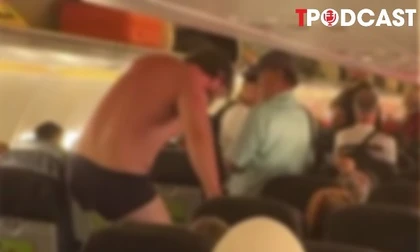 NÓNG 1/2: Thông tin mới vụ khách Tây cởi đồ, dọa nhảy khỏi máy bay từ Nha Trang đi Bangkok