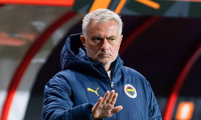 Jose Mourinho lại bị sa thải