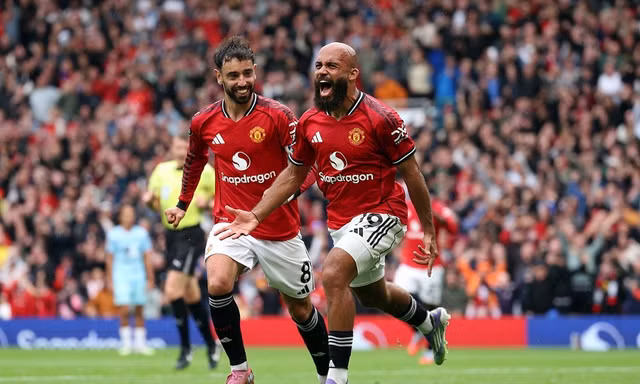 MU chật vật thắng tân binh Burnley bằng quả penalty phút bù giờ 