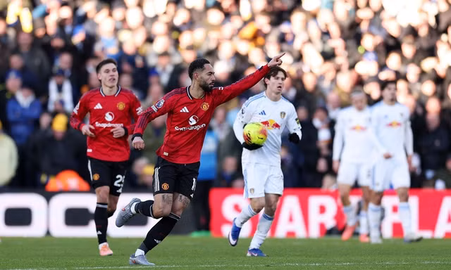 MU thoát thua trên sân Leeds, nguy cơ bị Liverpool bỏ xa 