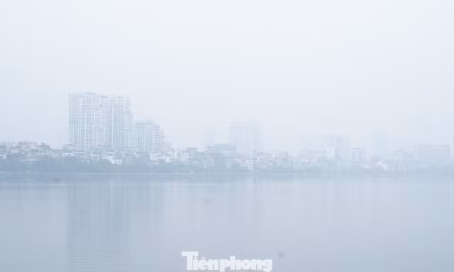 Bầu trời Hà Nội mù mịt trong ngày ô nhiễm không khí đứng thứ 2 thế giới