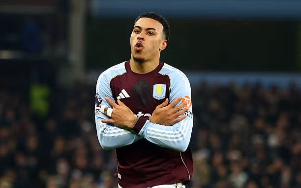 Rogers lập cú đúp, Aston Villa hạ gọn MU