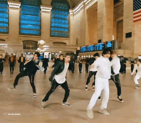 Cạnh nhan sắc hút hồn, V (BTS) còn khoe vũ đạo đỉnh cao trong ca khúc mới ảnh 2 Cạnh nhan sắc hút hồn, V (BTS) còn khoe vũ đạo đỉnh cao trong ca khúc mới ảnh 2