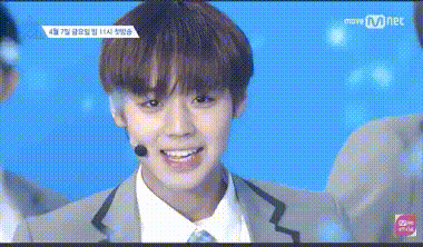 Park Jihoon cũng là ngôi sao xuất hiện sau cảnh kết màn. Cái nháy mắt của Jihoon trong một tiết mục ở Produce 101 mùa thứ hai đã thực sự gây xôn xao, khiến người người nhà nhà đổ đi tìm kiếm thông tin về anh chàng.