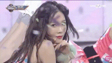 Tuy không được làm nhân vật kết màn thường xuyên như Yoona nhưng Taeyeon cũng rất biết cách gây thương nhớ. Chỉ một ánh nhìn với cái nhướng mày tinh nghịch này thôi là đủ để Taeyeon tỏa sáng rồi.