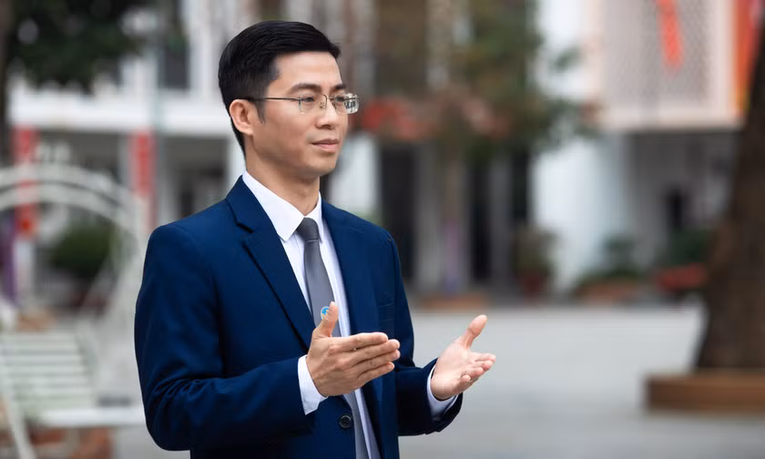 Không thể biến sinh viên thành công cụ truyền thông bắt buộc