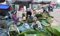 Ngỡ ngàng với chợ lá dong 'mỗi năm mở một lần' ở TPHCM