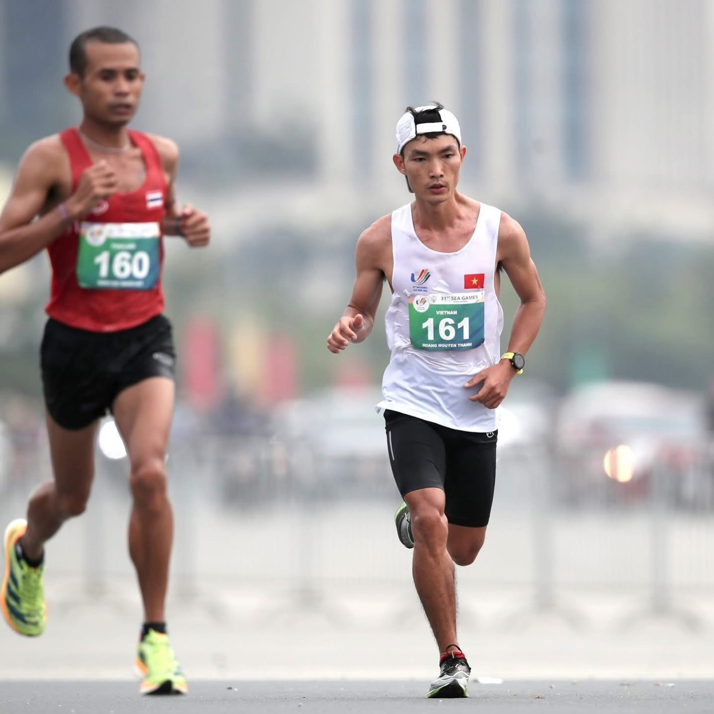 পুরুষদের ম্যারাথনে হোয়াং নগুয়েন থান মাত্র চতুর্থ স্থান অর্জন করেছিলেন। (ছবি: রানবিব) 588233399-18096033331886289-5974.jpg