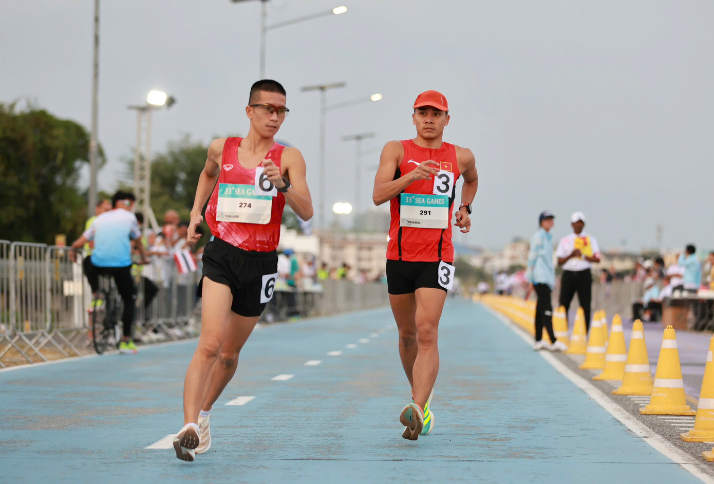 দক্ষিণে 20 কিমি হাঁটার পথে থান এনগং। (ছবি: ডিসি) z7326274667003-3f5d62724955d67fe3a9f42dce5aa1cc.jpg