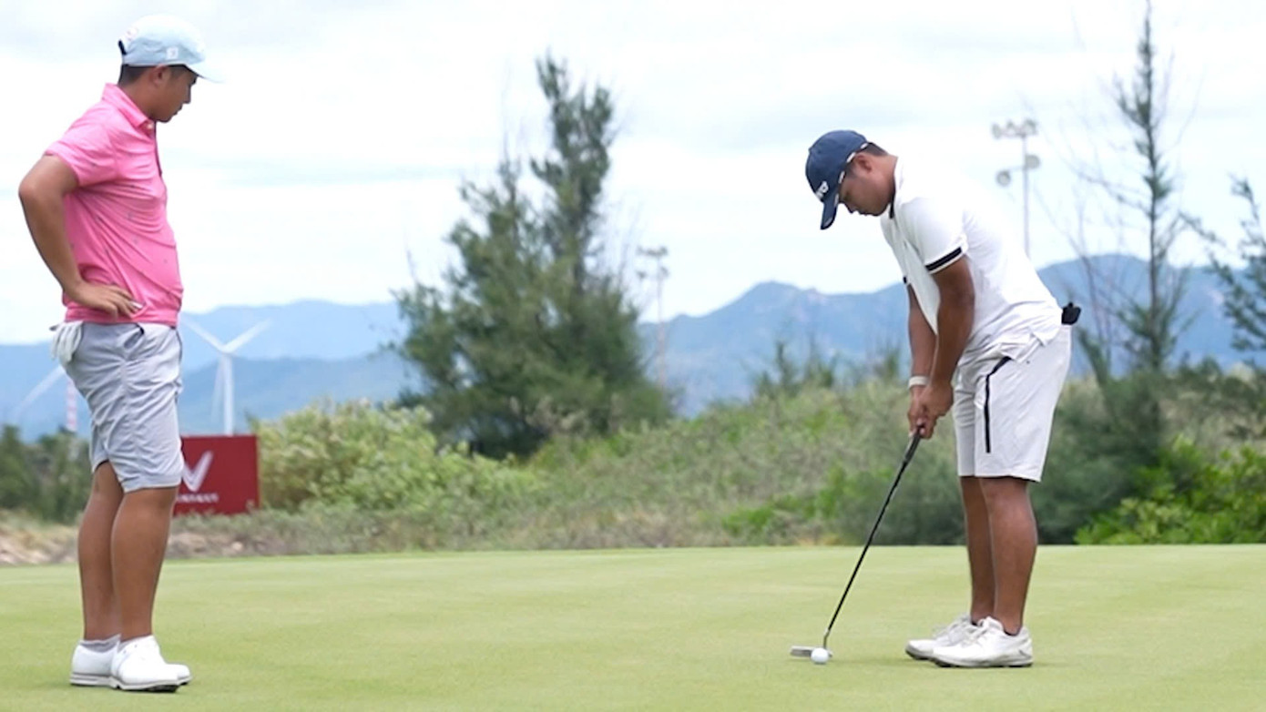 Nguyễn Nhất Long đầy hứng thú với FLC Golf Links Quy Nhơn. z6915550047793-3a02fe2105f4980e2f7e94a0c70fcb9d.jpg