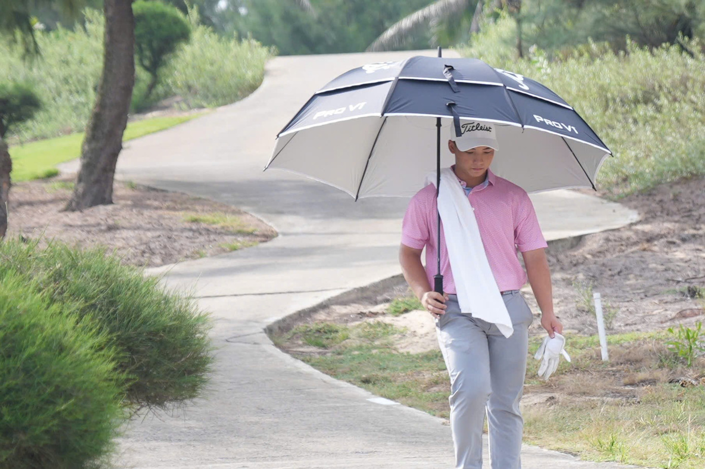 Trên hành trình cùng golf, Gia Minh đang rất quyết tâm làm nên những điều đặc biệt. z6924902279818-0c8f1c555feb94715f345a21d929f16d.jpg
