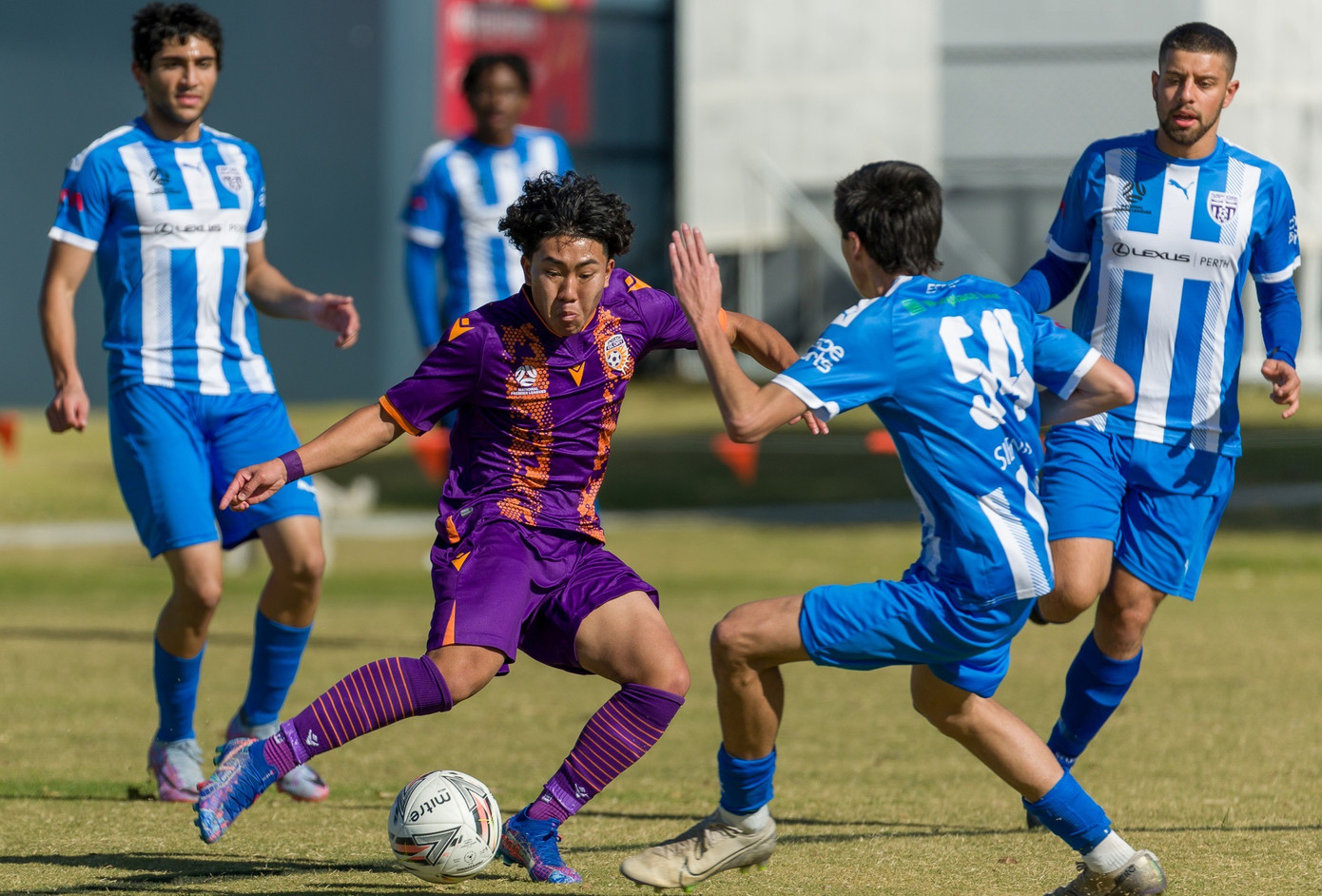 npl-2023-khoa-ngo-on-the-ball-cr.jpg
