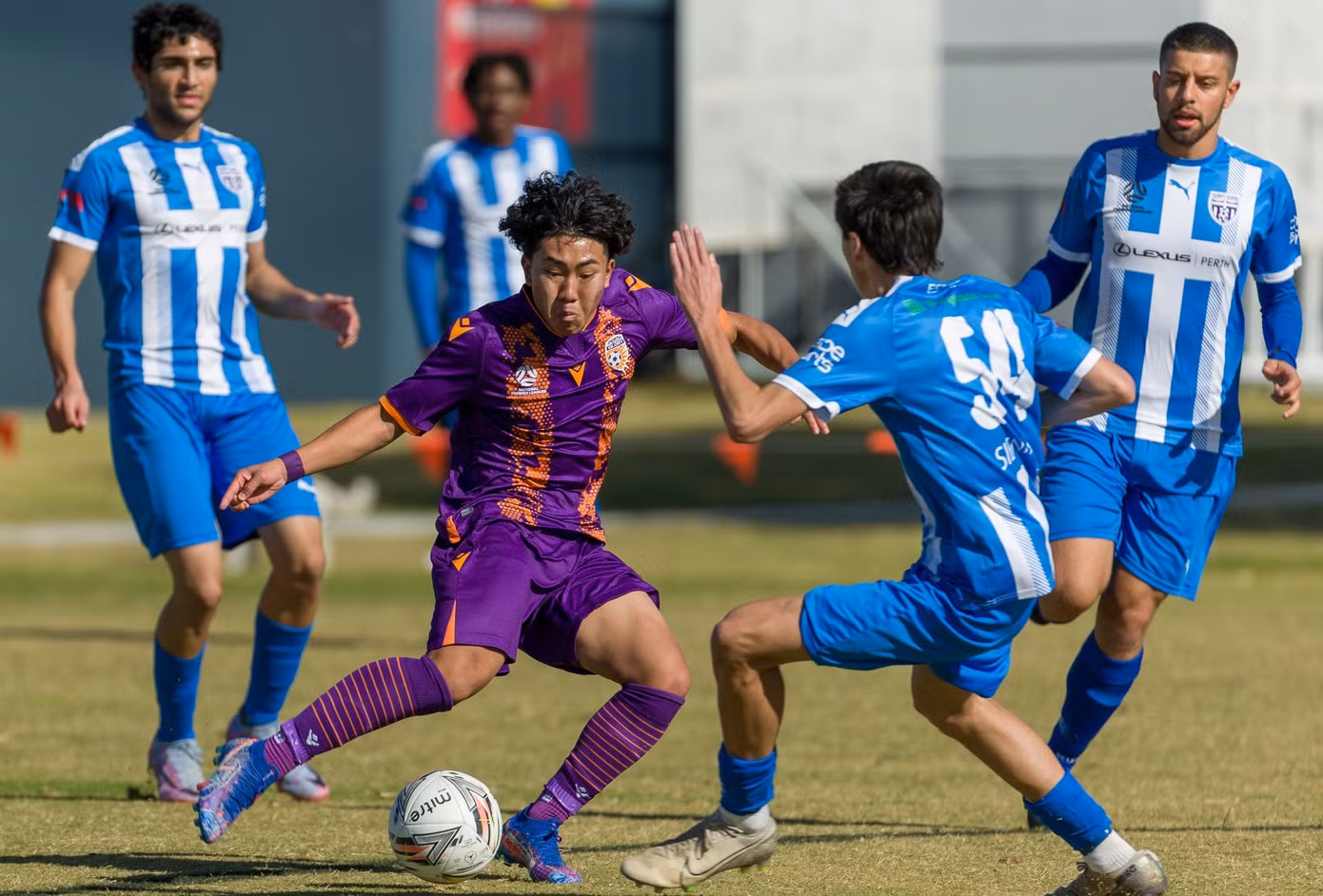 npl-2023-khoa-ngo-on-the-ball-cr.jpg