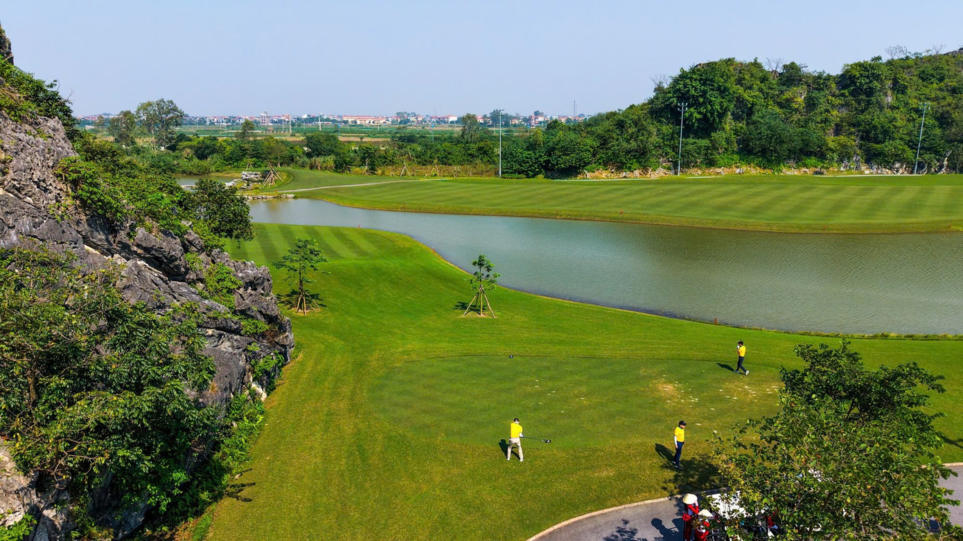باشگاه ورزشی لجند ولی، همانطور که از نامش پیداست، بهشتی از احیا، سرزندگی جدید و آرمانهای سرزمینی سرشار از پتانسیل است. z7226556266952-81b5596ced0788facc55918d727a33a0.jpg