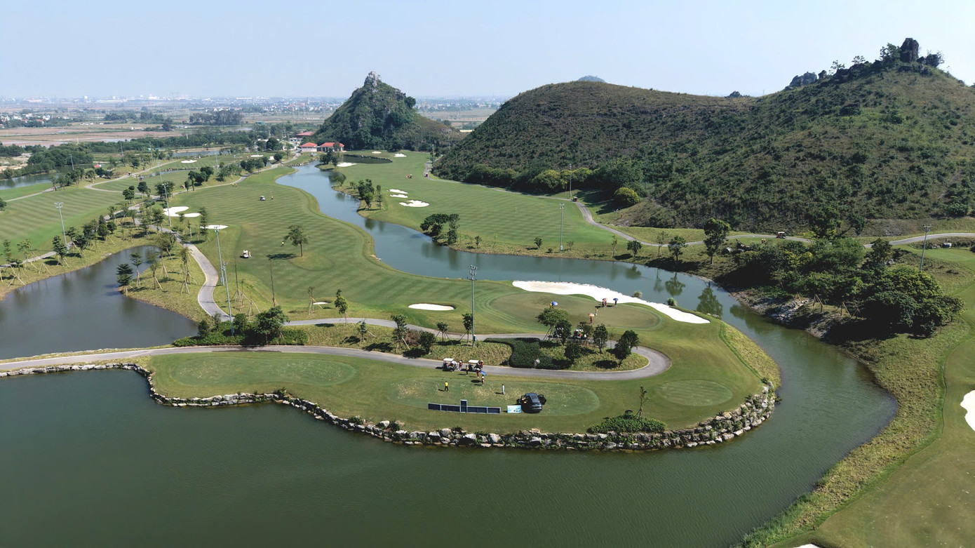 کمتر کسی فکر میکند که در گذشته، منطقهای که اکنون باشگاه ورزشی لجند ولی (Legend Valley Country Club) نام دارد، فقط یک باتلاق یکنواخت بوده و ارزش اقتصادی زیادی نداشته است. z7226497037652-20adea777b5c23359e7c1ada7fc946a5.jpg