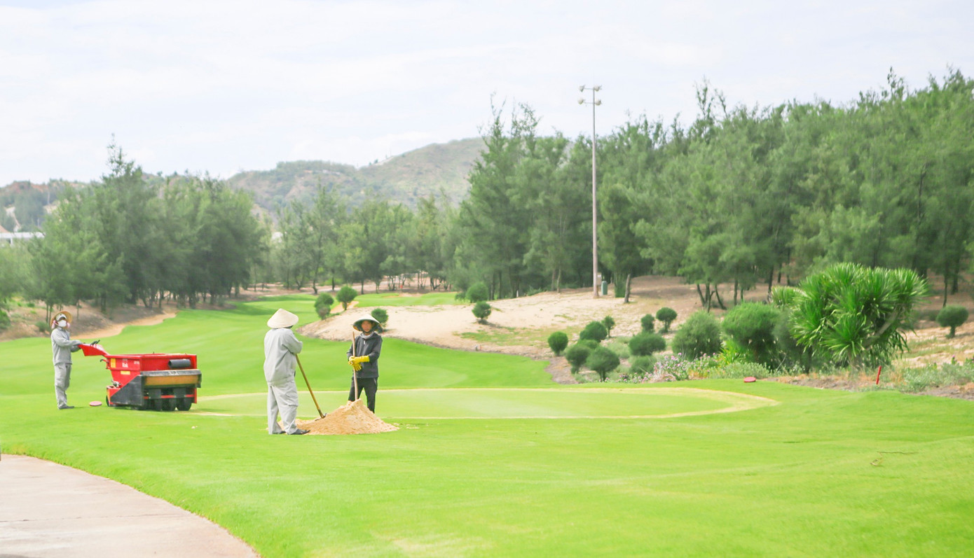 ការប្រកួតកីឡាវាយកូនហ្គោលថ្នាក់ជាតិ VinFast Cup - Gia Lai 2025 នឹងប្រព្រឹត្តទៅចាប់ពីថ្ងៃទី 18 ដល់ថ្ងៃទី 23 ខែសីហា នៅ FLC Golf Links Quy Nhon សង្កាត់ Quy Nhon Dong ខេត្ត Gia Lai ។ img-0455.jpg