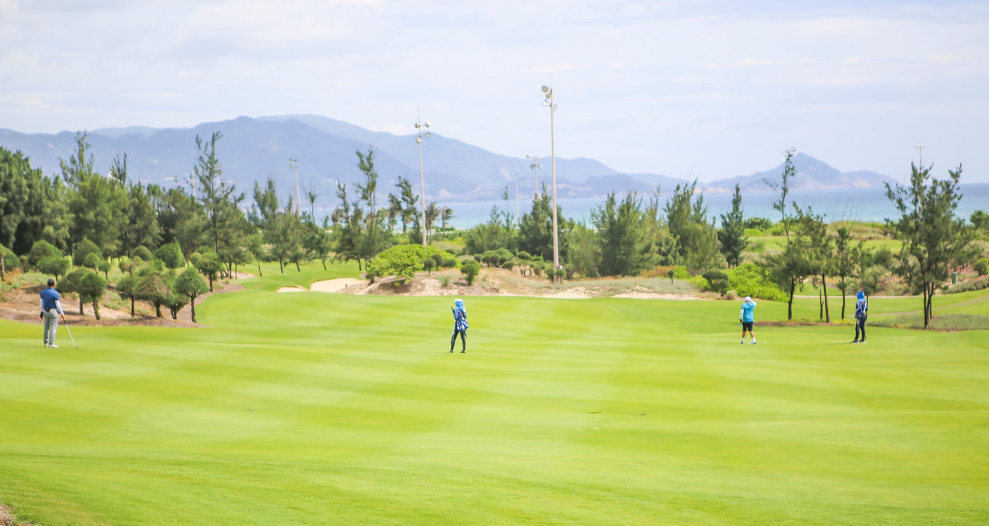 FLC Golf Links Quy Nhơn là sân golf dạng links chạy dọc bờ biển, nên vừa có cảnh quan hữu tình vừa mang đến nhiều thử thách cho các golfer. img-0529.jpg