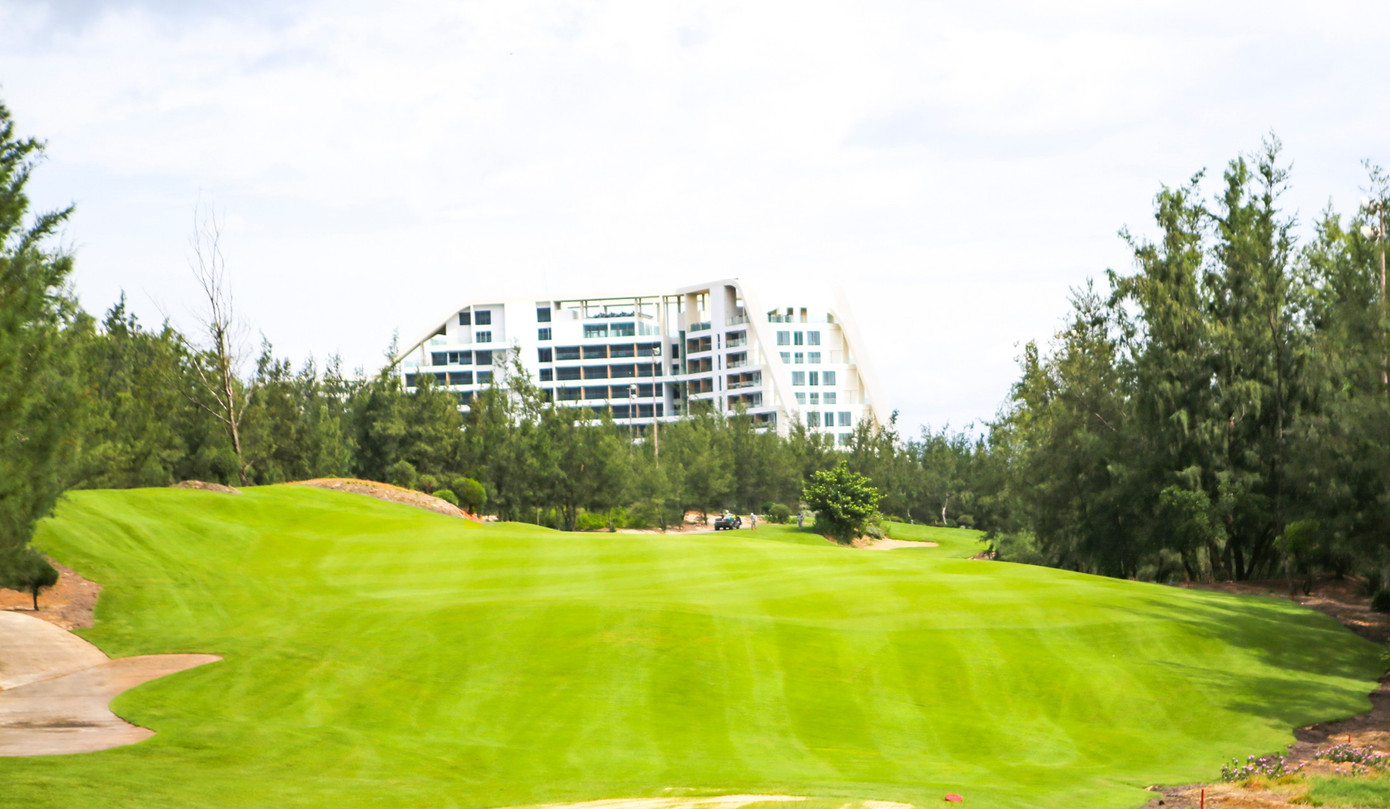 Thời tiết nắng nóng cũng là một trở ngại, và để chinh phục Giải Vô địch Golf Quốc gia 2025, Cúp VinFast - Gia Lai, mọi golfer sẽ phải thể hiện trình độ cao nhất, bên cạnh bản lĩnh và trí tuệ. img-0463.jpg