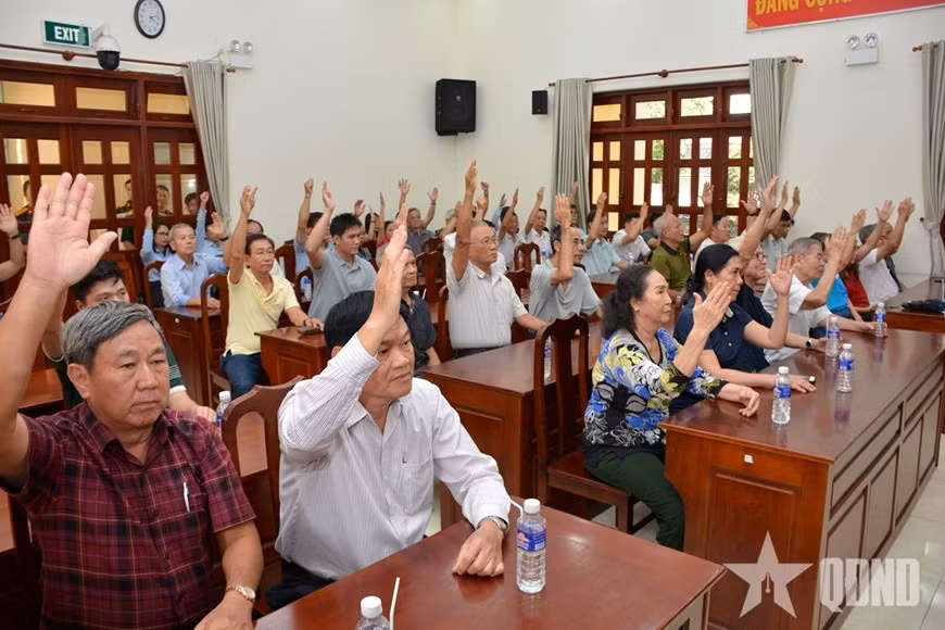 Cử tri biểu quyết.