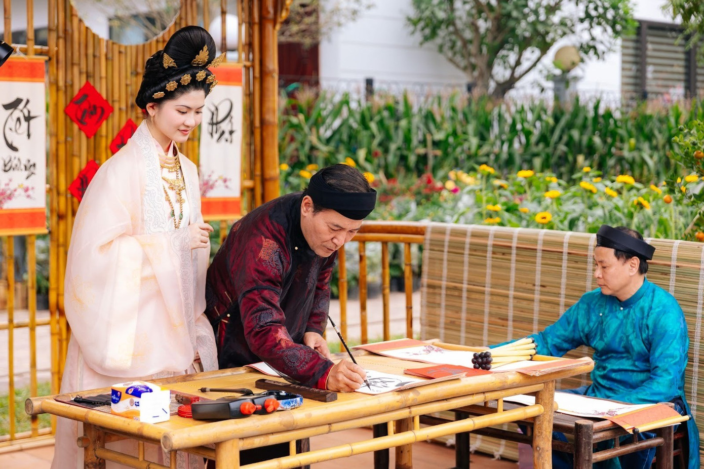 Không gian Home Hanoi Xuan 2026 tái hiện sinh động các giá trị văn hóa Tết Việt trong hơi thở đương đại.