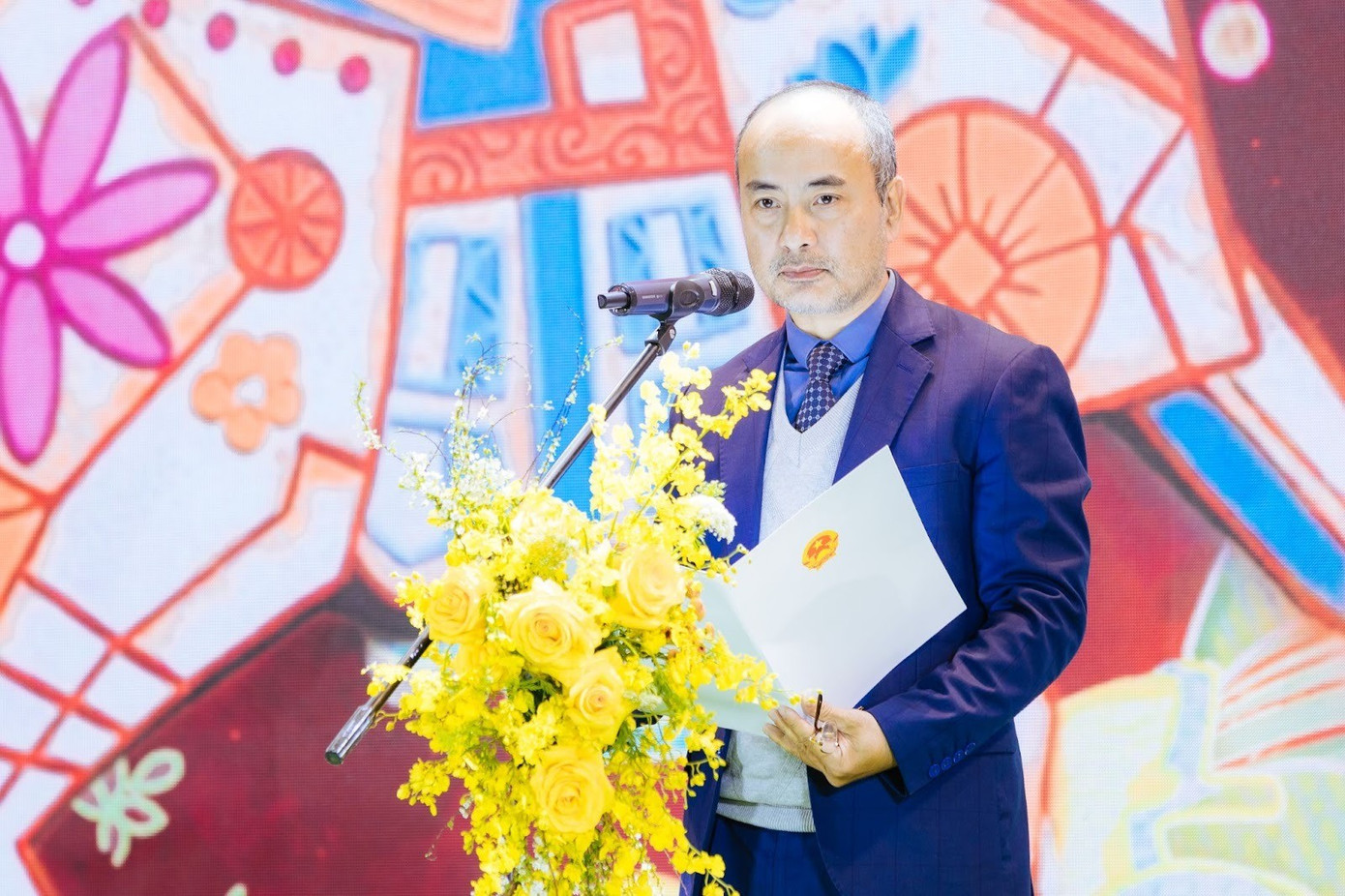 Ông Nguyễn Trung Kiên – Chủ nhiệm Ủy ban Nhà nước về người Việt Nam ở nước ngoài phát biểu tại Lễ khai mạc Đường hoa Home Hanoi Xuan 2026.