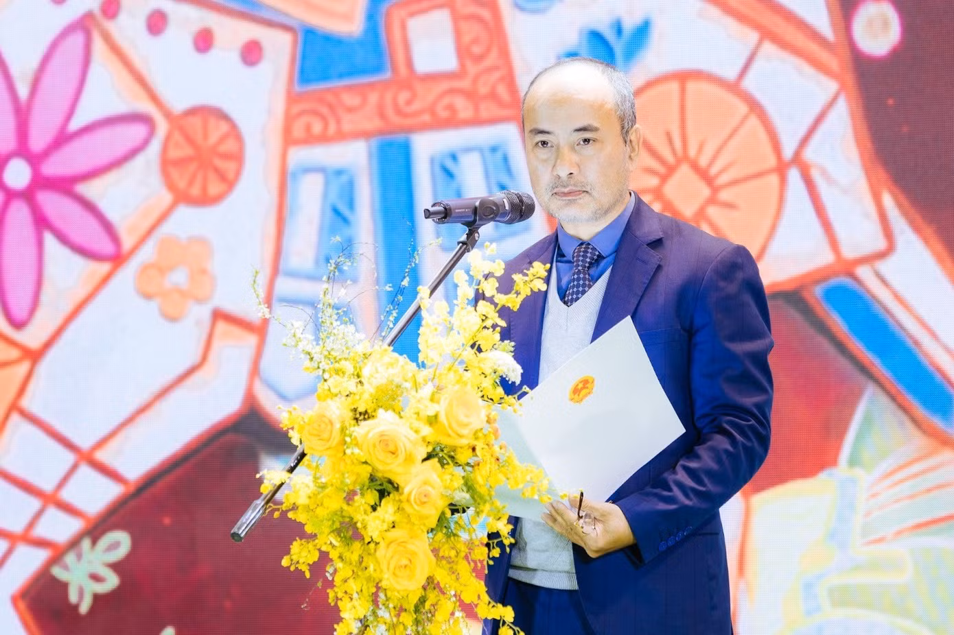 Ông Nguyễn Trung Kiên – Chủ nhiệm Ủy ban Nhà nước về người Việt Nam ở nước ngoài phát biểu tại Lễ khai mạc Đường hoa Home Hanoi Xuan 2026.