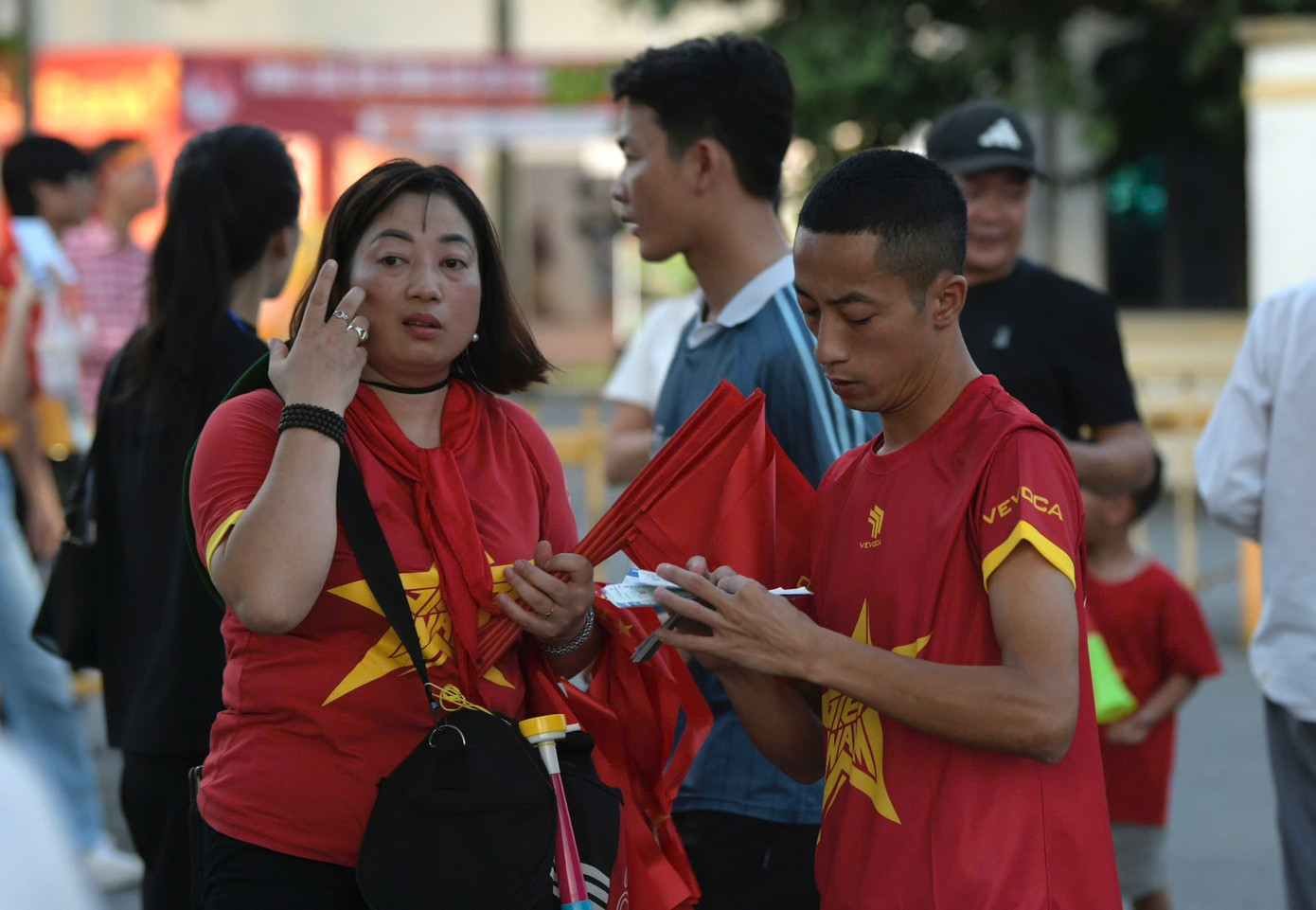 국경일에 열리는 이 경기에서 Viet Tri 팬들은 A80 정신을 Viet Tri 경기장으로 가져와서 U23 베트남 선수들에게 유리한 출발을 할 수 있는 동기를 부여하기를 바라고 있습니다. z6973430431882-be9b166ad1e2676d947886547488503b.jpg