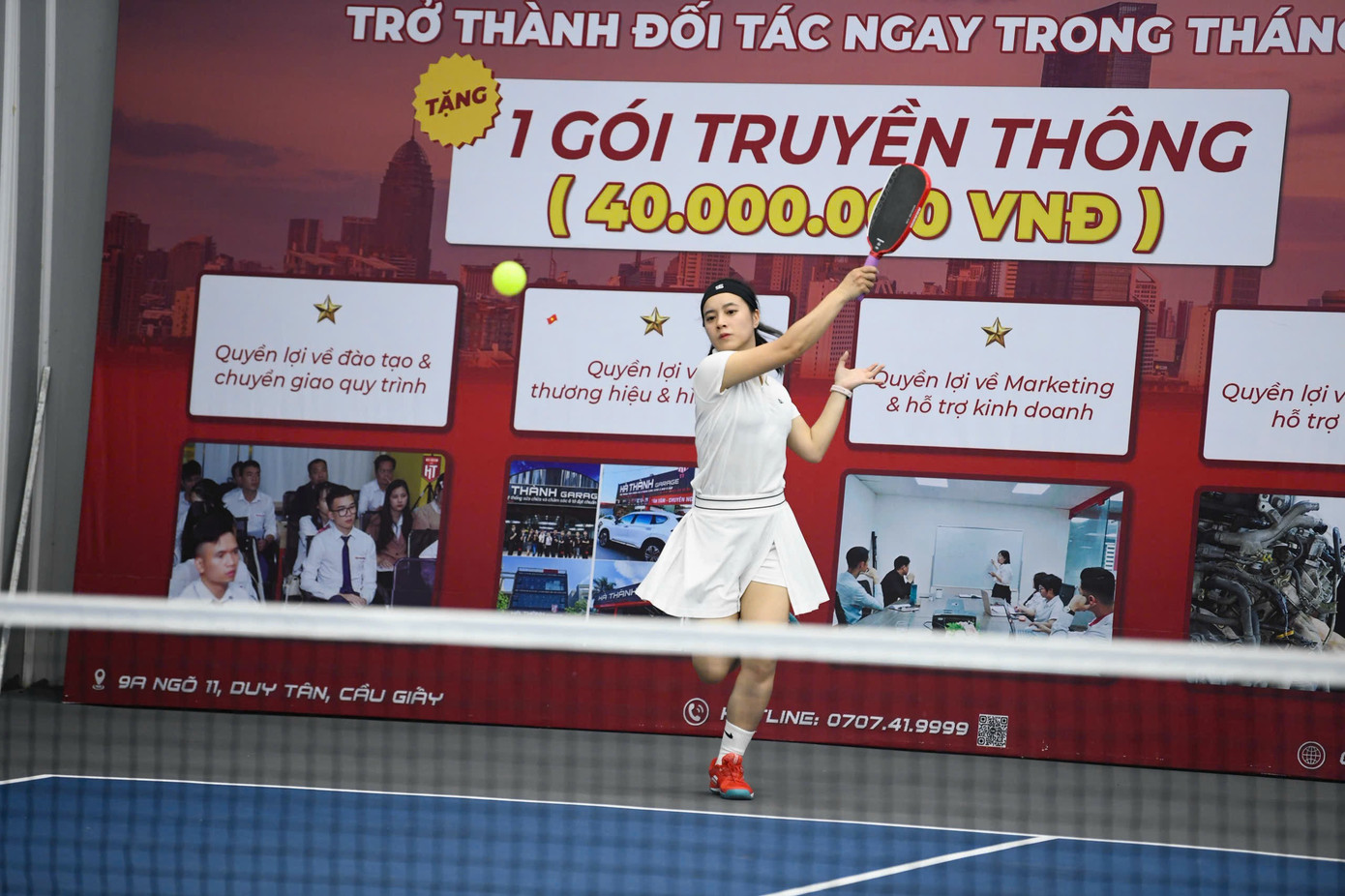 នៅឯការប្រកួត JEEP Pickleball Tournament អត្តពលិកបន្តបង្ហាញពីទេពកោសល្យរបស់ពួកគេ និងជំនាញបច្ចេកទេសពិបាកៗ។ z7129371670009-3936741122d7fa5178ac9f255adbe45d.jpg