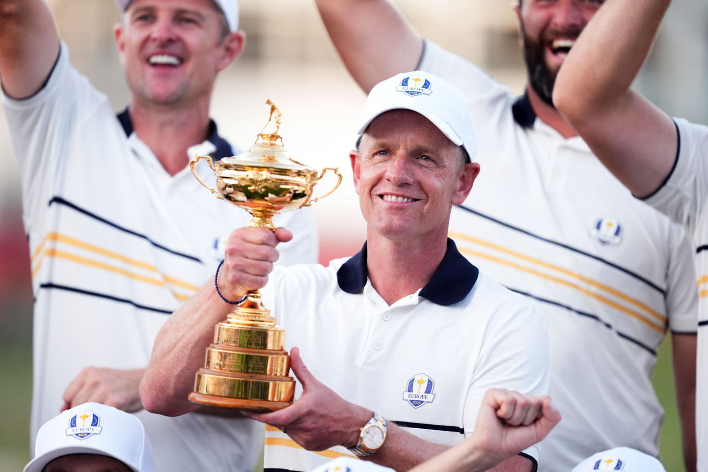 ប្រធានក្រុមអឺរ៉ុប Luke Donald លើកពាន Ryder Cup ឆ្នាំ 2025។ f0632df6ad9d38230f7b6ec7e00750f9.jpg